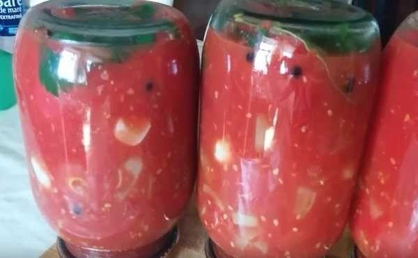 Болгарский перец с баклажанами в томатном соке на зиму