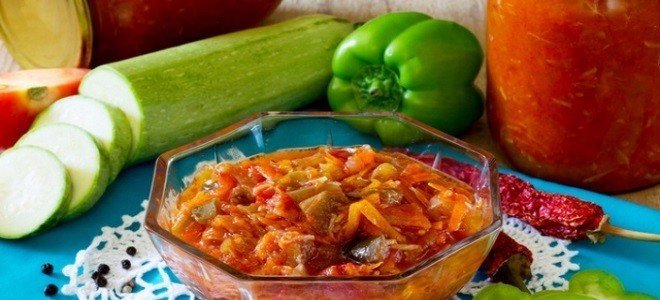 Лечо из болгарского перца с томатной пастой