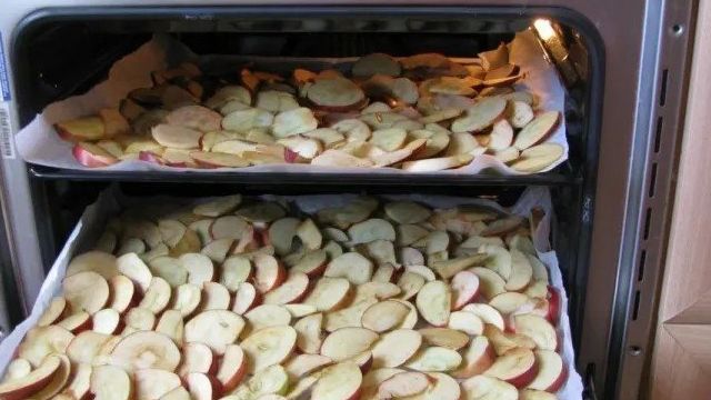 Как высушить яблоки на компот в духовке