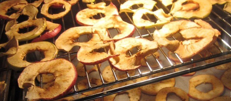 При какой температуре сушить яблоки