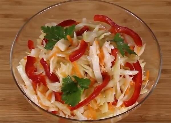 Салат из белокочанной капусты с болгарским перцем