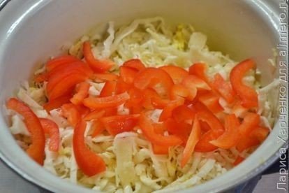 Салат на зиму из помидор и перца и моркови и лука