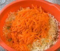 Салат с морковкой и сыром на мелкой терке