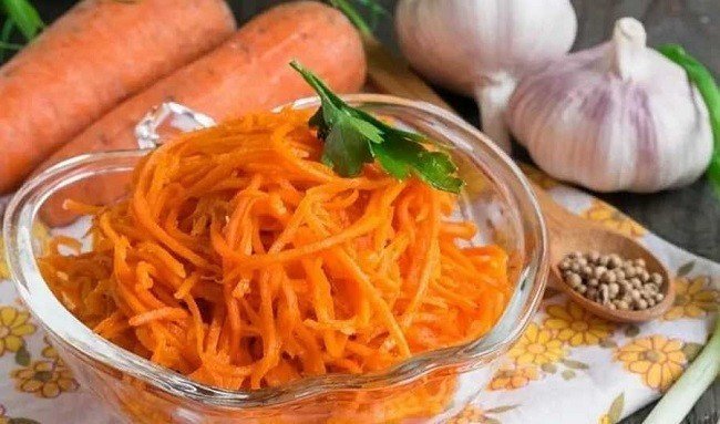 Салат из свежей моркови